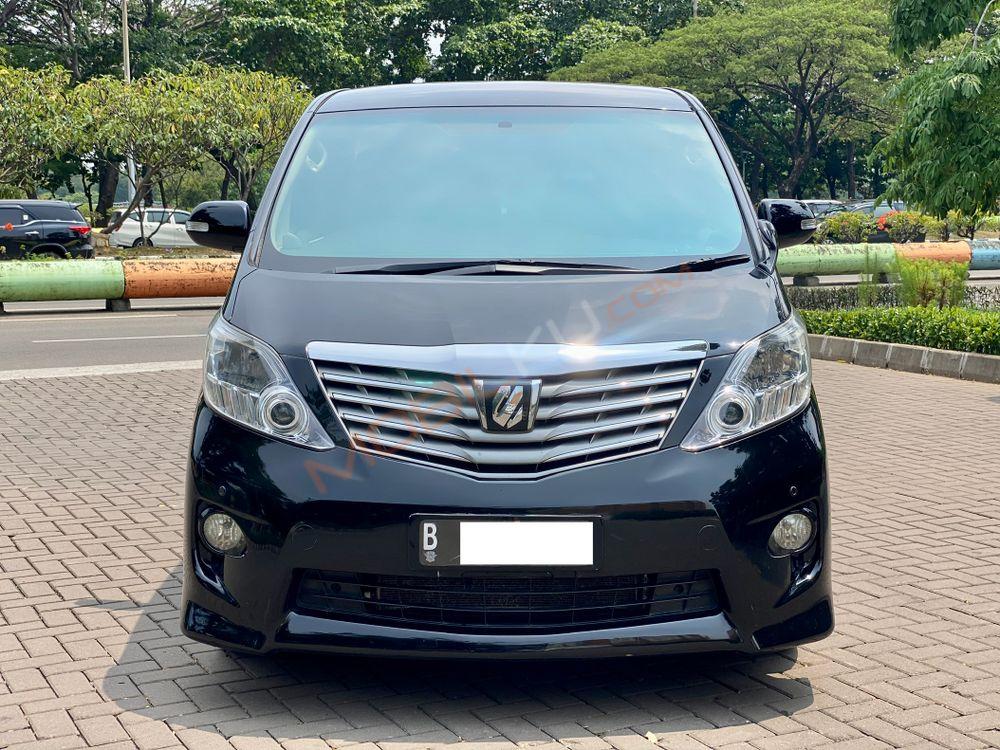 Mobil Toyota Alphard 2009