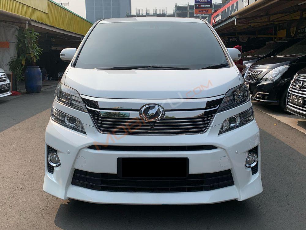 Mobil Toyota Vellfire 2014
