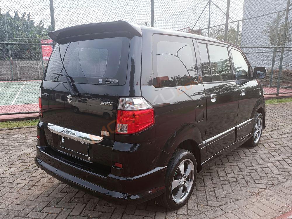 Mobil Suzuki APV 2011