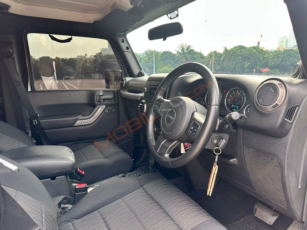 Mobil Jeep Wrangler 2011