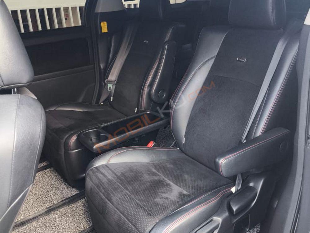 Mobil Toyota Vellfire 2013