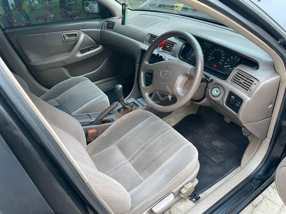 Mobil Toyota Camry 2000
