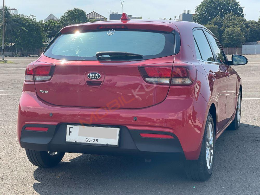 Mobil Kia Rio 2017