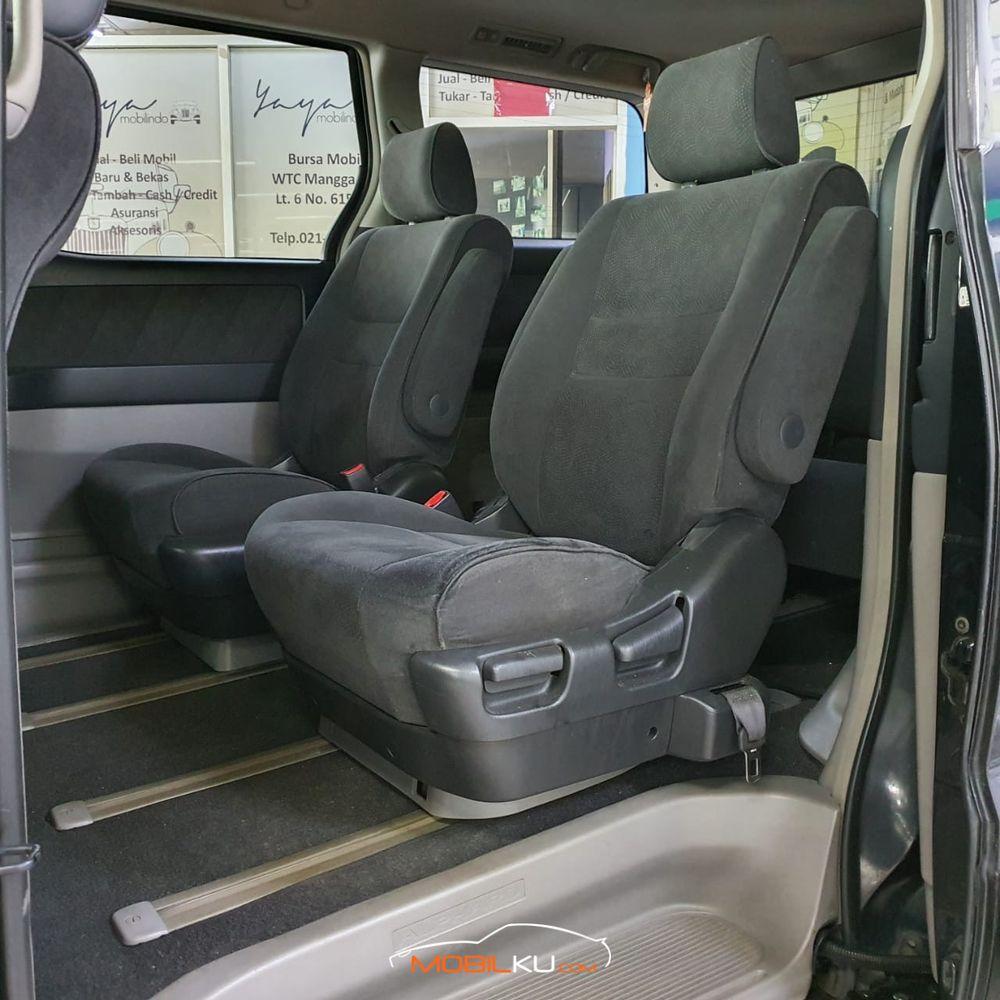 Mobil Toyota Alphard 2012