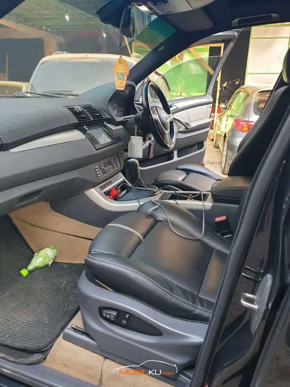 Mobil BMW X5 2003