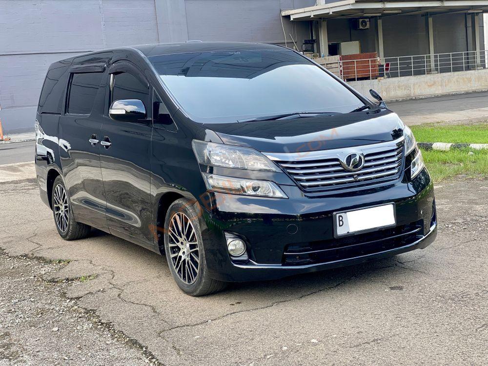 Mobil Toyota Vellfire 2010