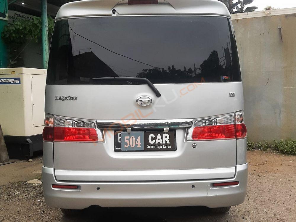 Mobil Daihatsu Luxio 2016