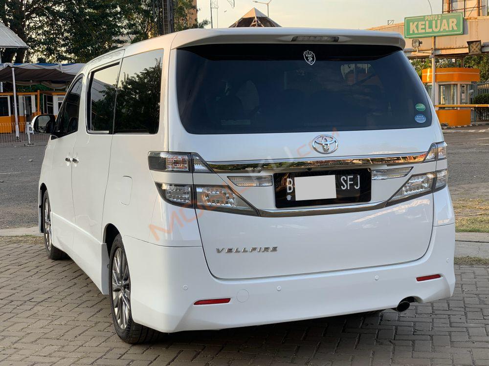 Mobil Toyota Vellfire 2015