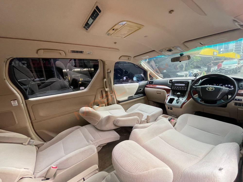 Mobil Toyota Alphard 2009