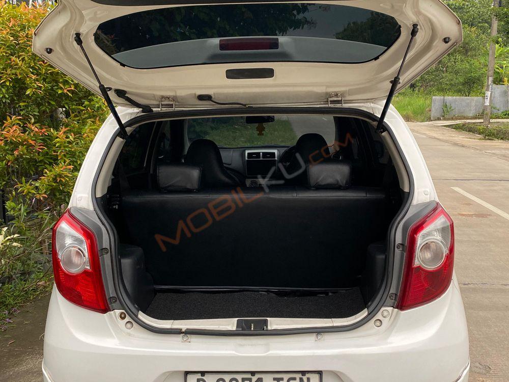 Mobil Toyota Agya 2015