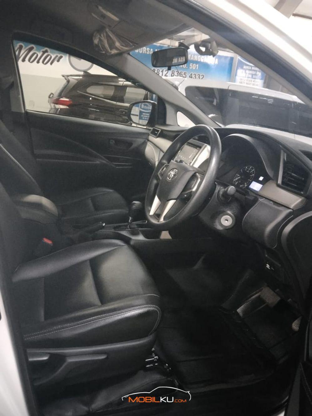 Mobil Toyota Kijang Innova 2018