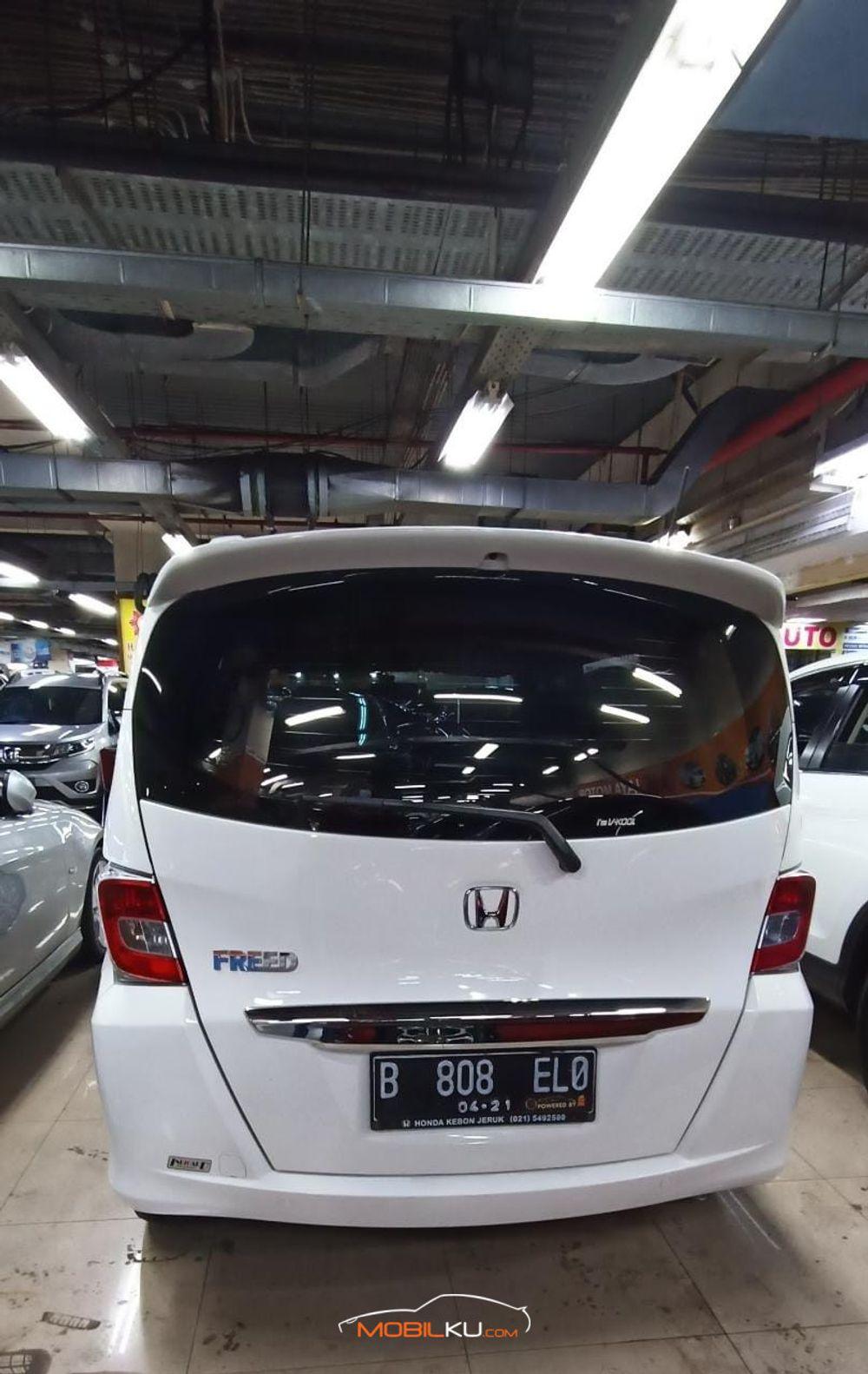 Mobil Honda Freed 2016