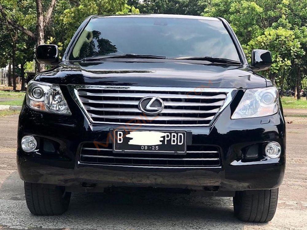 Mobil Lexus LX 2010