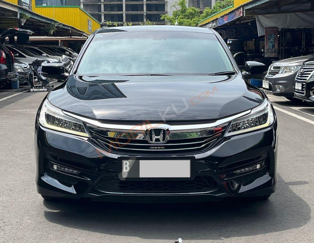 Mobil Honda Accord 2016