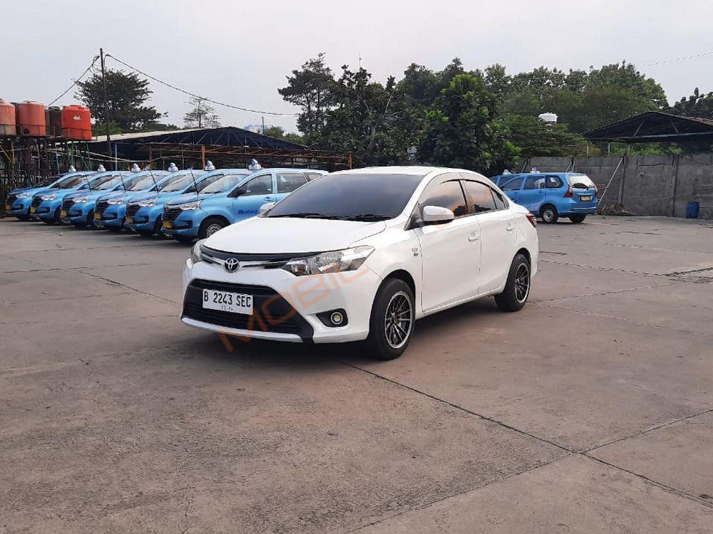 Mobil Toyota Limo 2014