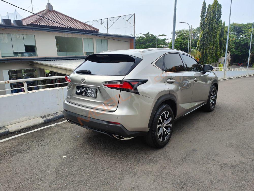 Mobil Lexus NX 2016