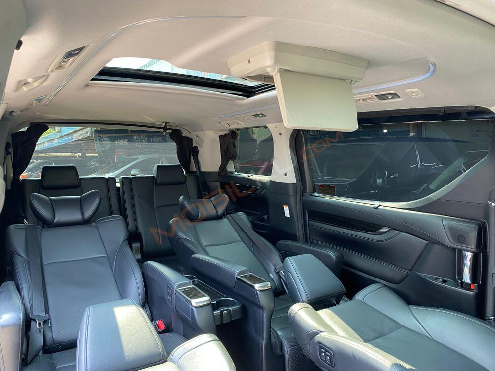 Mobil Toyota Vellfire 2016