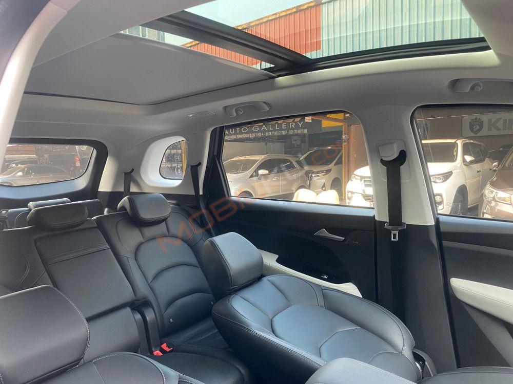 Mobil Wuling Almaz 2021