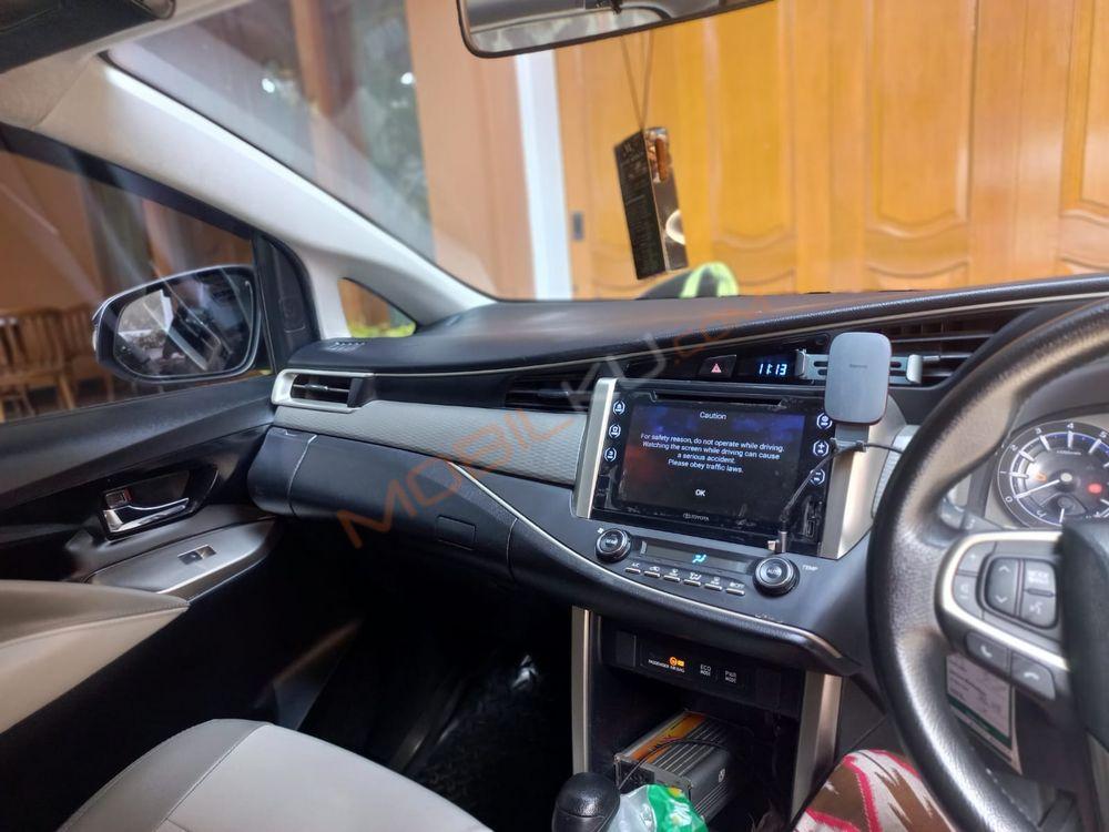 Mobil Toyota Kijang Innova 2016