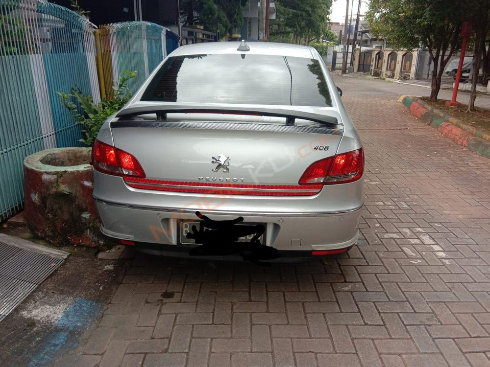 Mobil Peugeot 408 2012