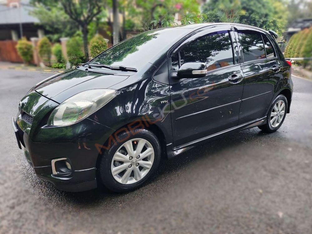 Mobil Toyota Yaris 2012