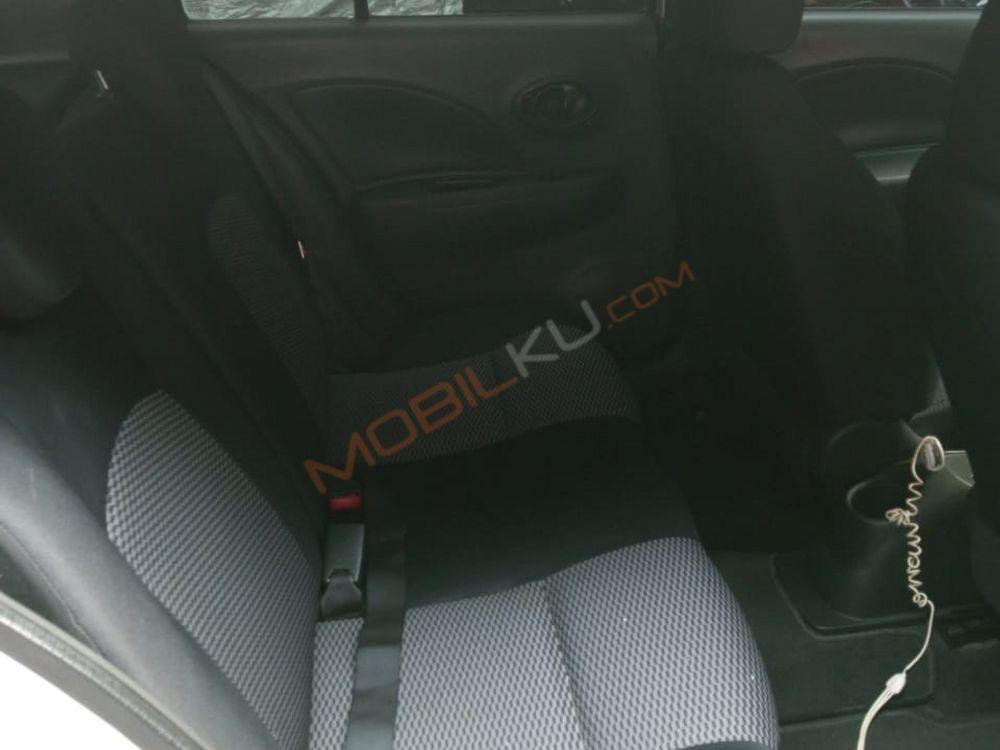 Mobil Nissan March 2015