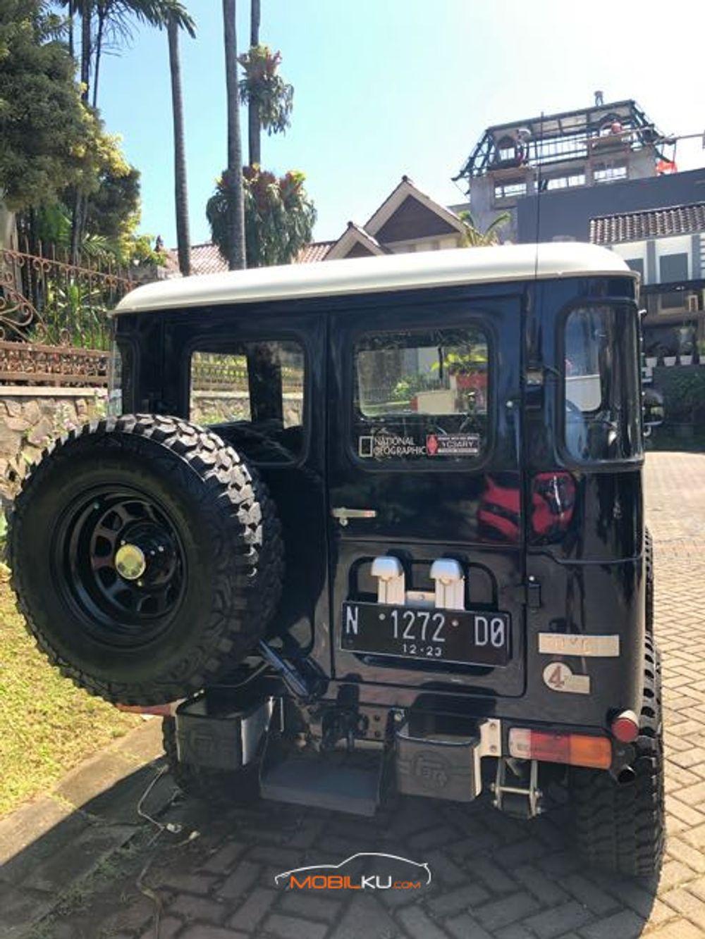 Mobil Toyota Land Cruiser 1980