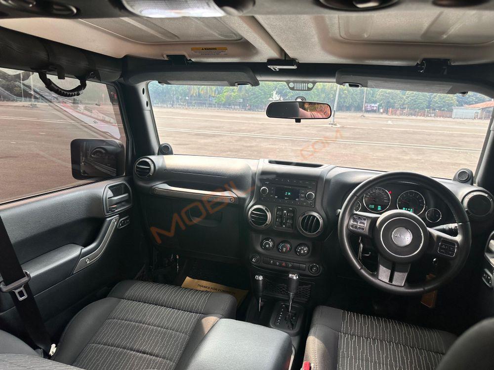 Mobil Jeep Wrangler 2011