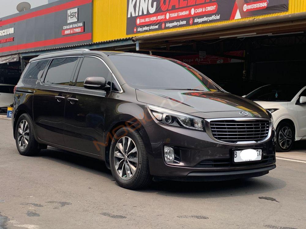 Mobil Kia Sedona 2017