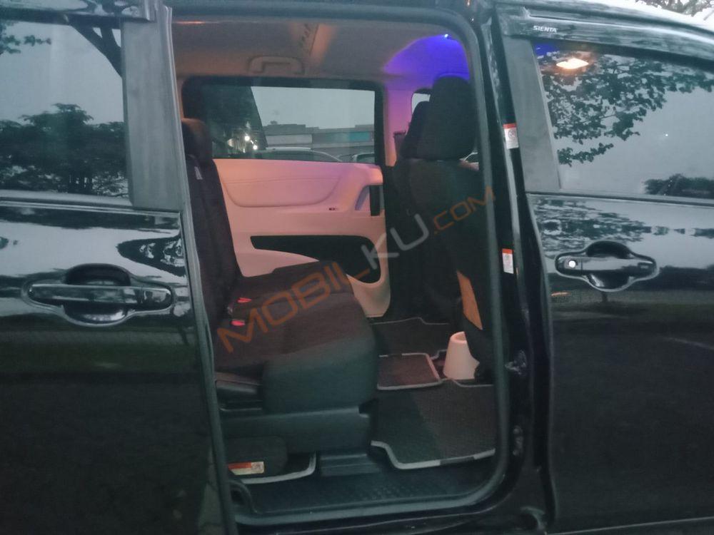 Mobil Toyota Sienta 2017