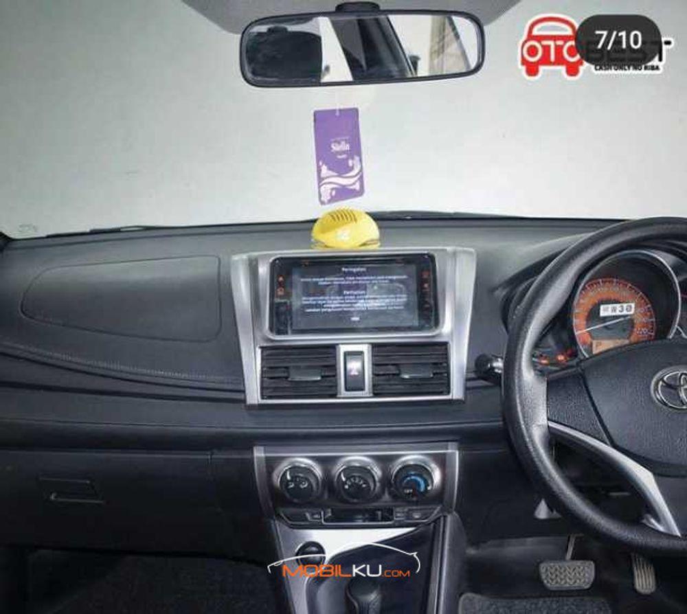 Mobil Toyota Yaris 2016