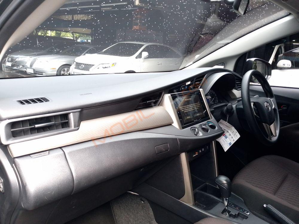 Mobil Toyota Kijang Innova 2022