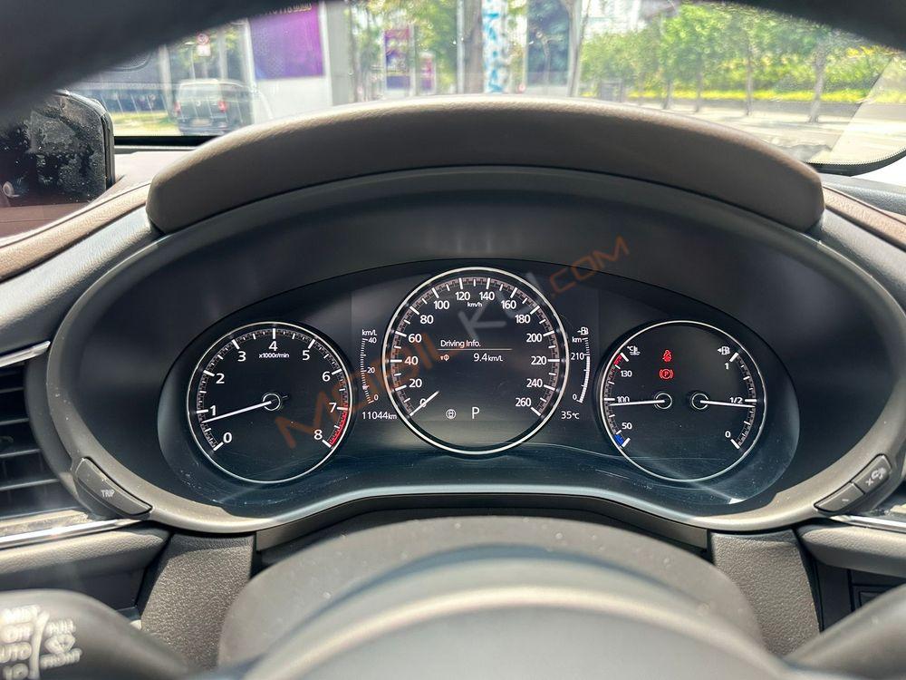 Mobil Mazda CX-30 2023