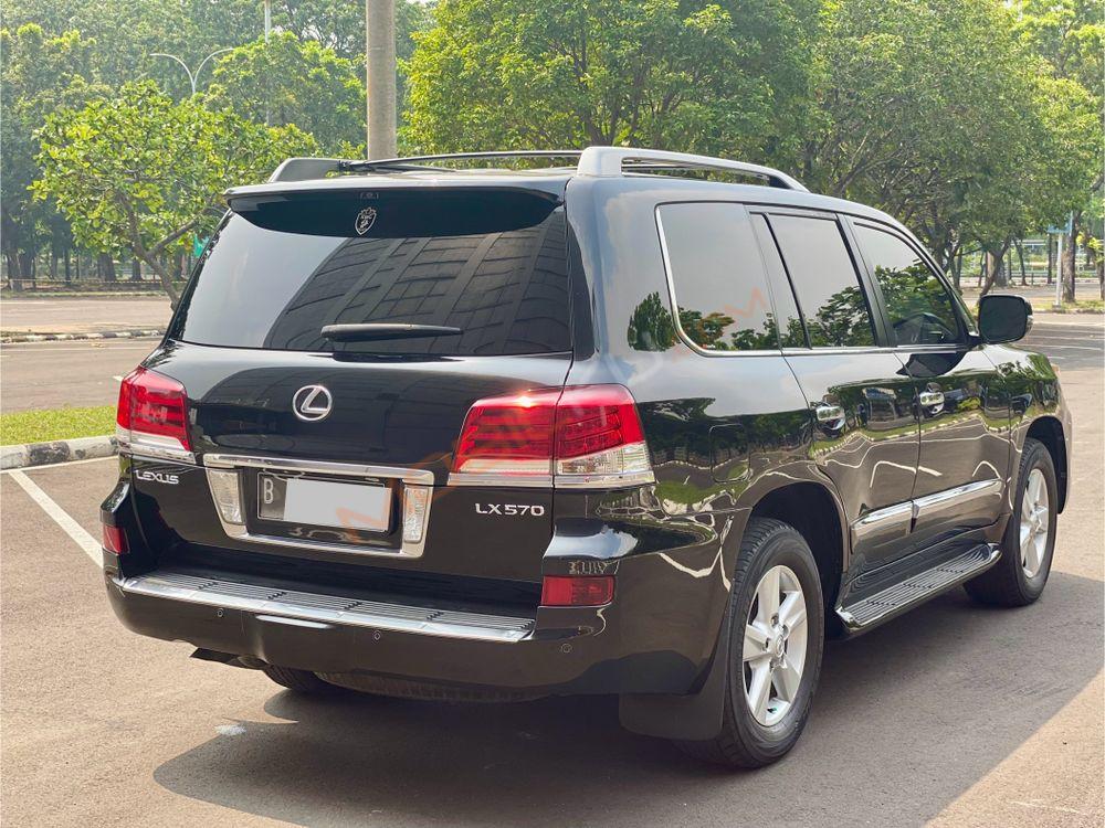 Mobil Lexus LX 2012