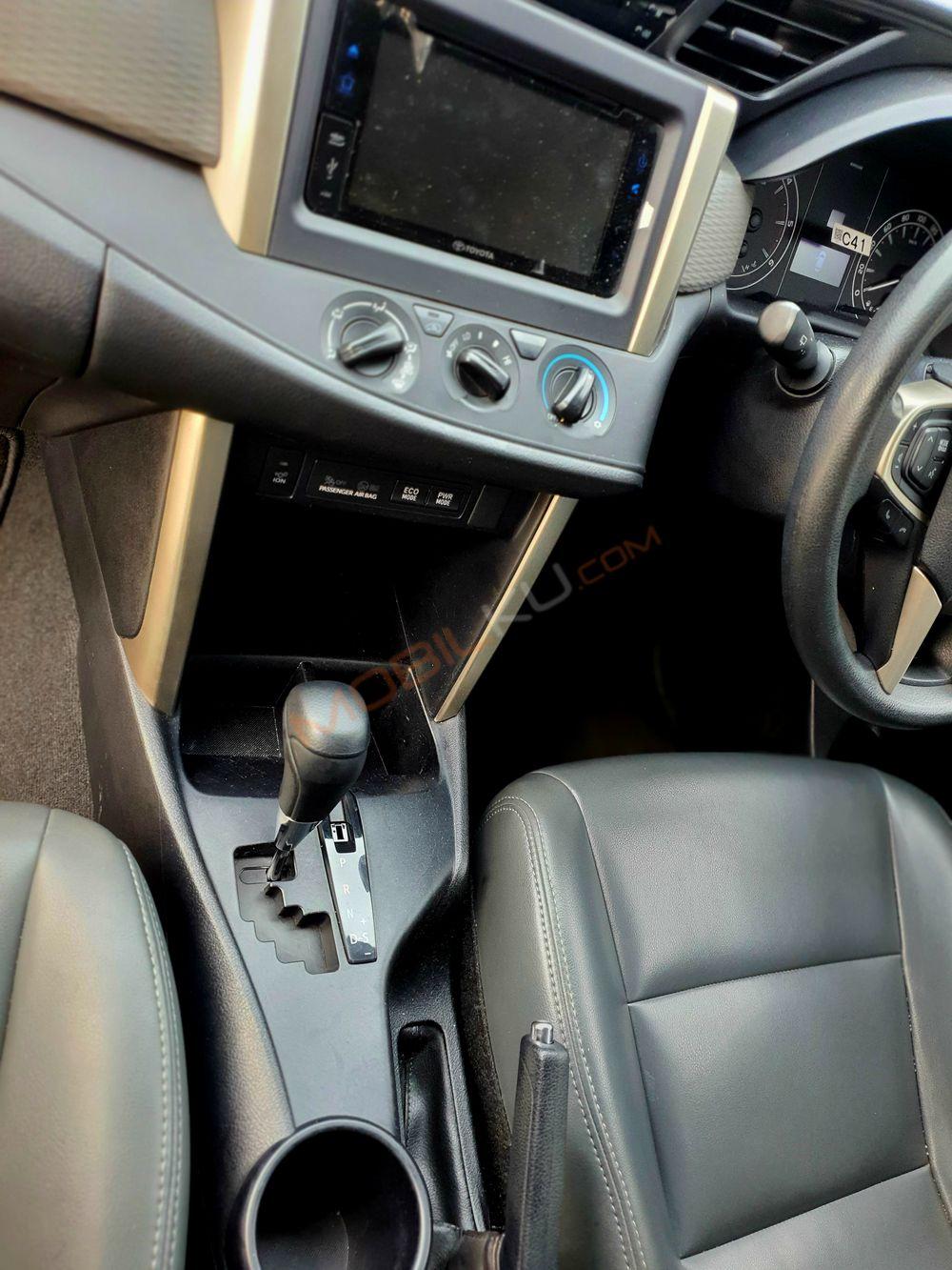 Mobil Toyota Kijang Innova 2020