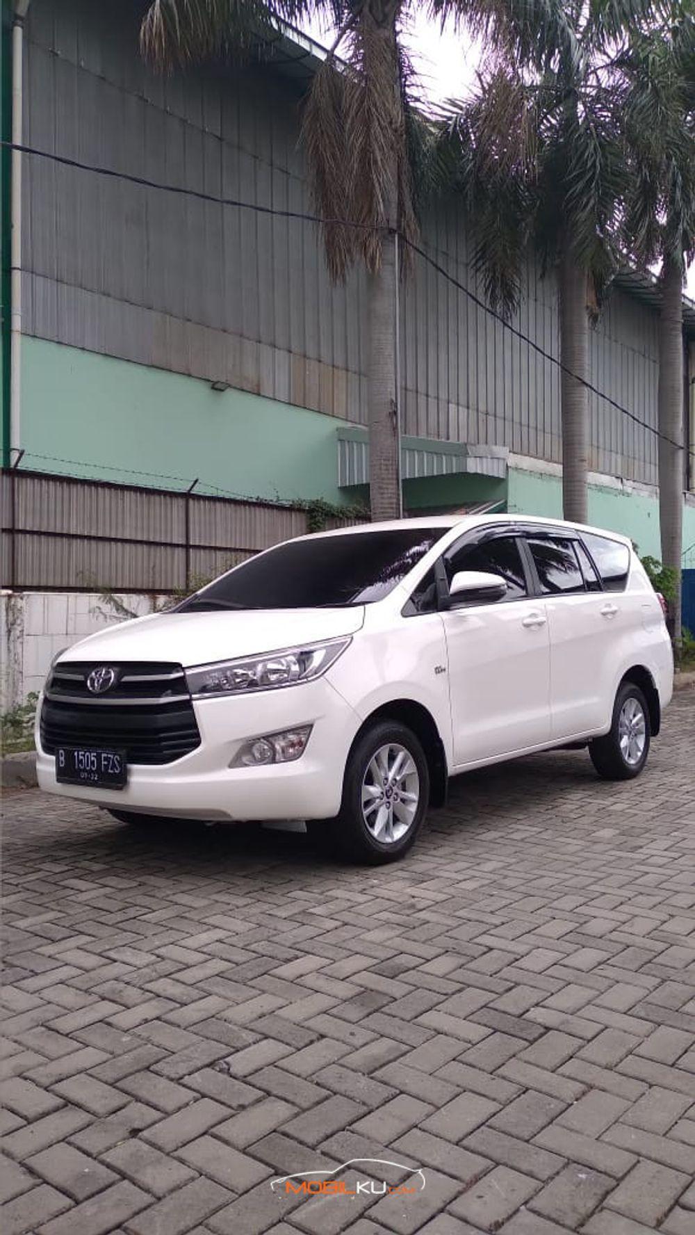 Mobil Toyota Kijang Innova 2017