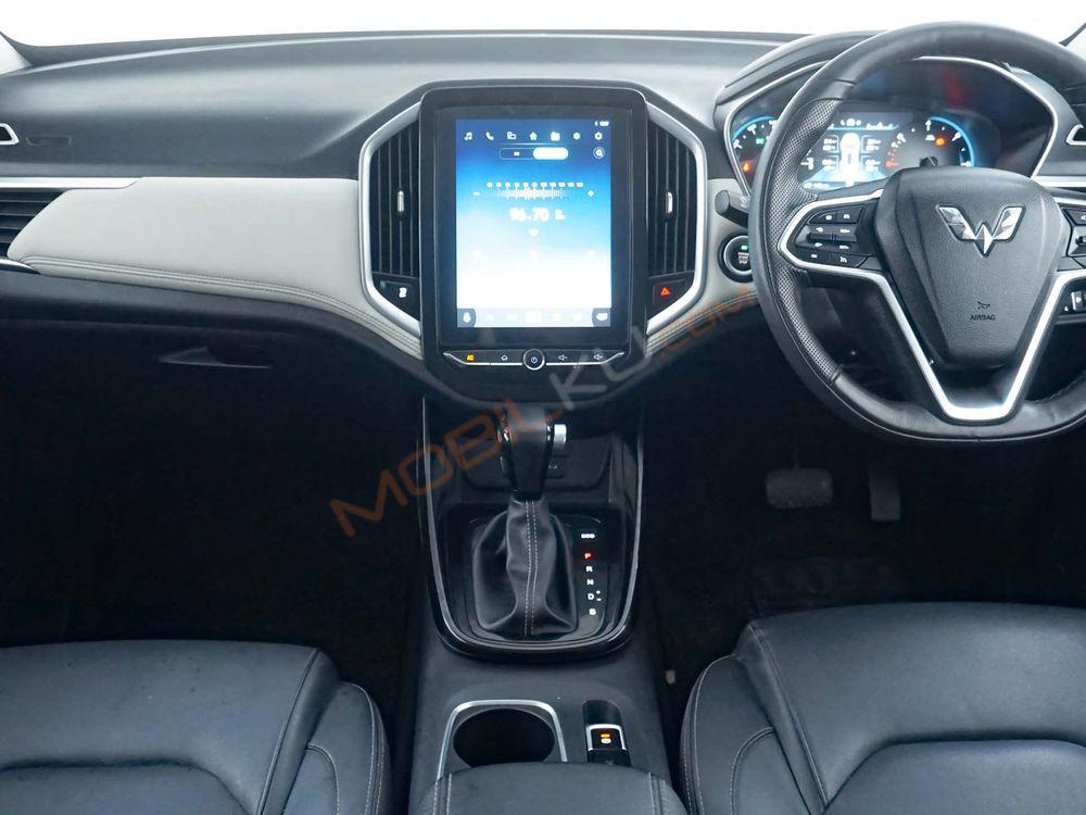 Mobil Wuling Almaz 2019