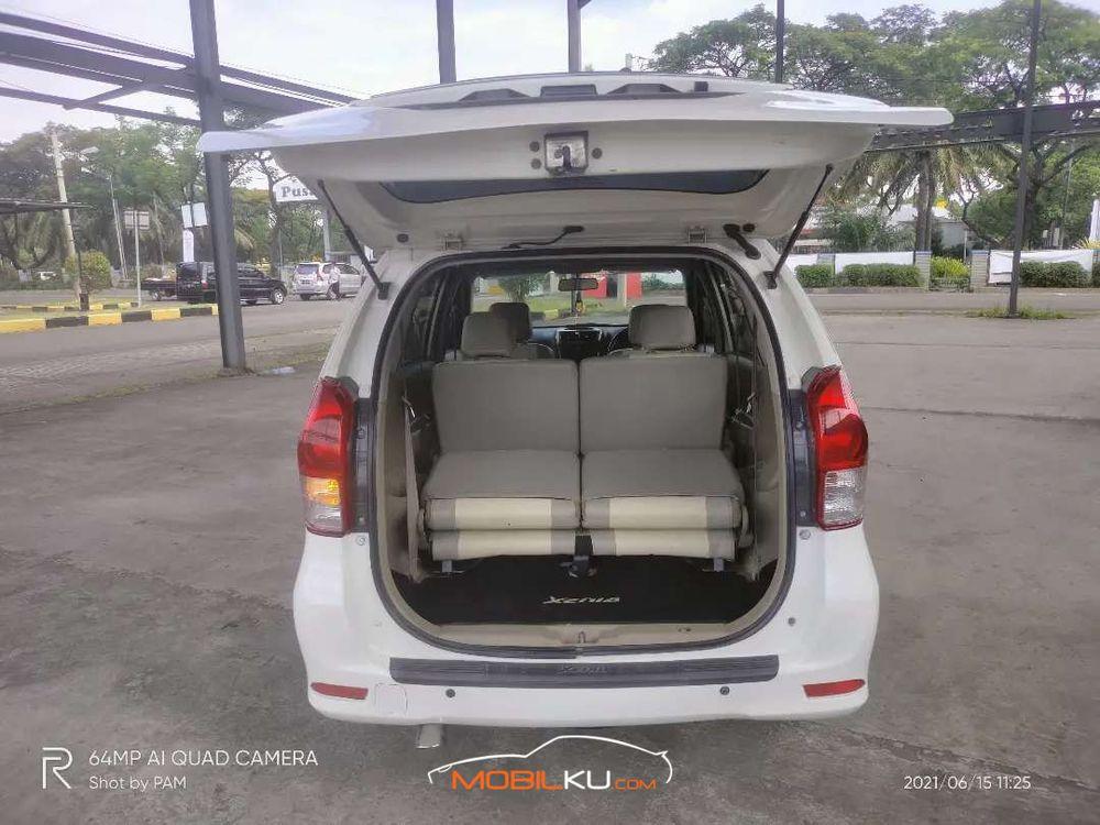 Mobil Daihatsu Xenia 2013