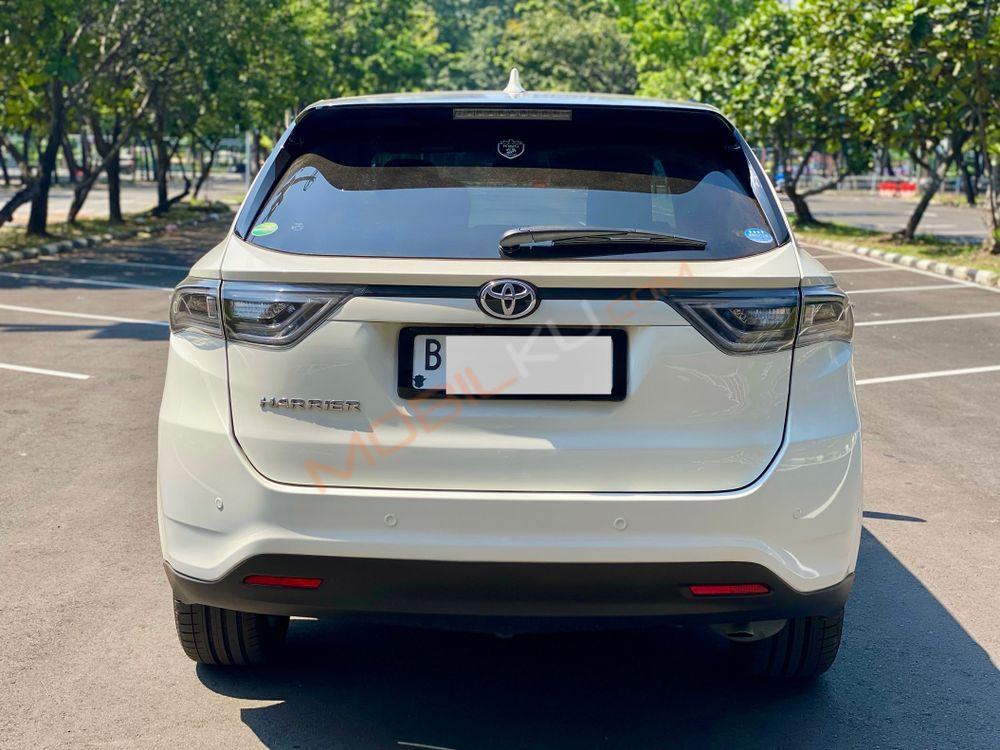 Mobil Toyota Harrier 2014