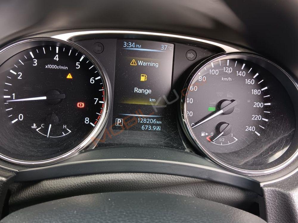 Mobil Nissan X-Trail 2015