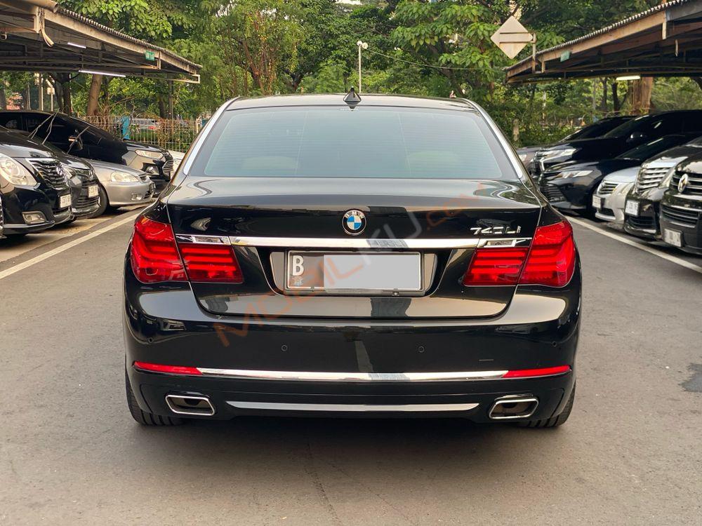 Mobil BMW 7 Series 2014