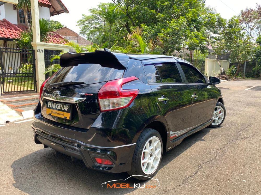 Mobil Toyota Yaris 2016