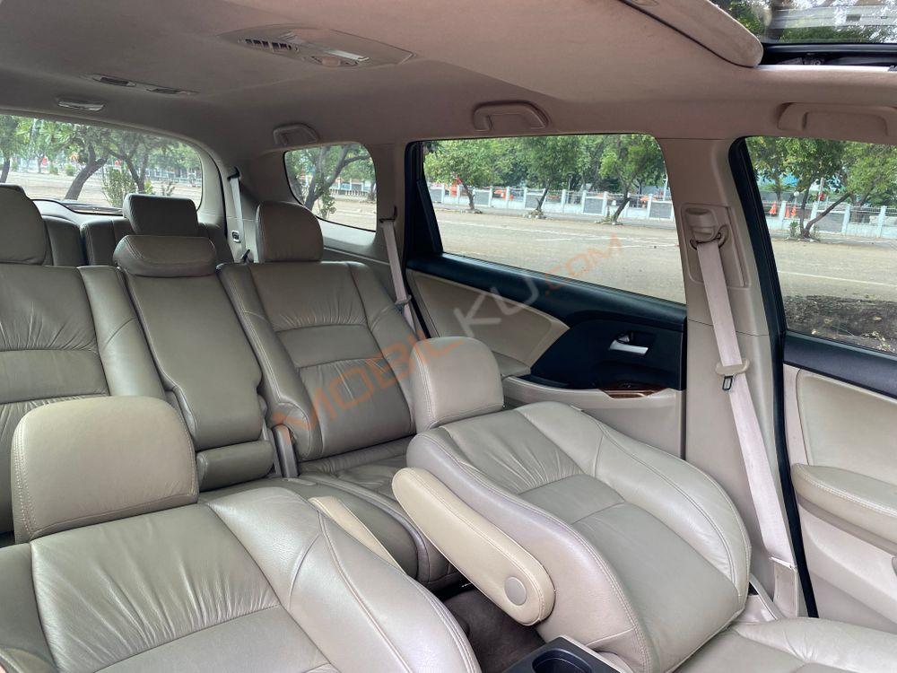 Mobil Honda Odyssey 2012