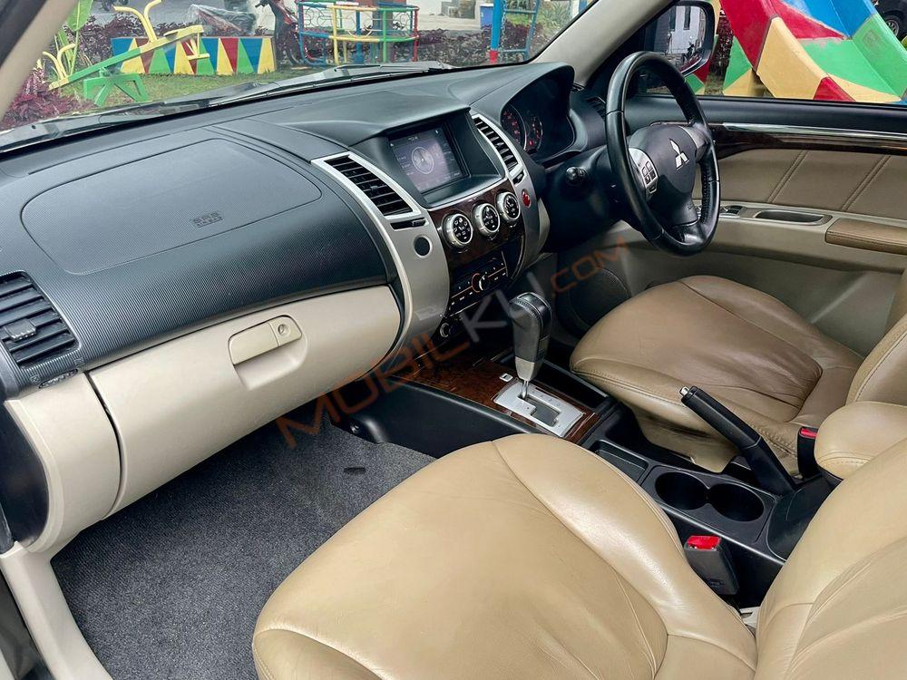 Mobil Mitsubishi Pajero Sport 2013