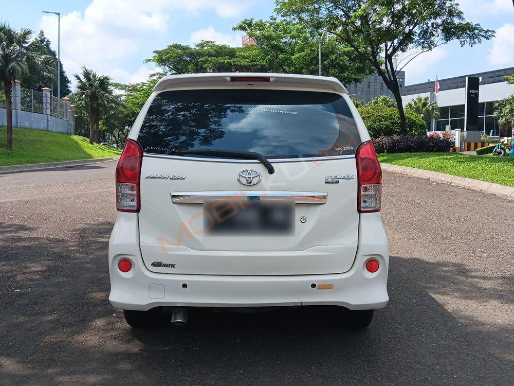 Mobil Toyota Avanza 2015