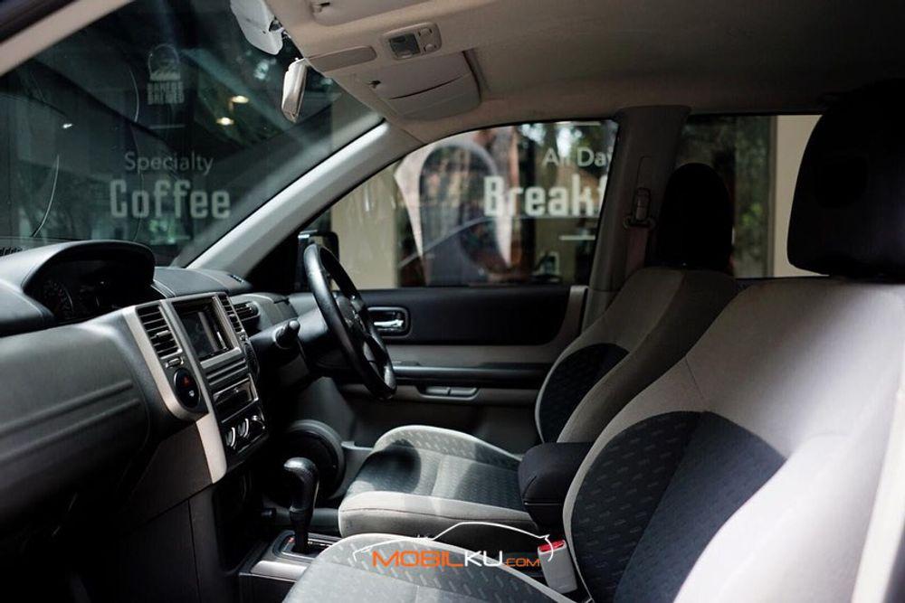 Mobil Nissan X-Trail 2008