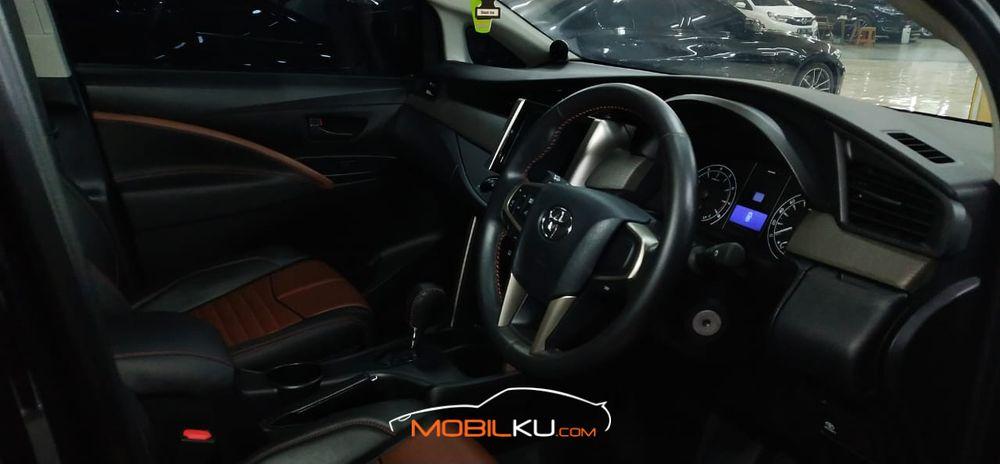 Mobil Toyota Kijang Innova 2021