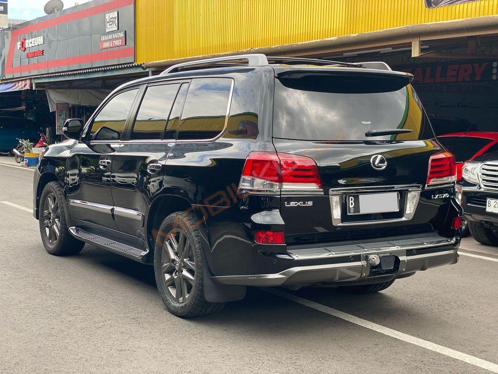 Mobil Lexus LX 2014