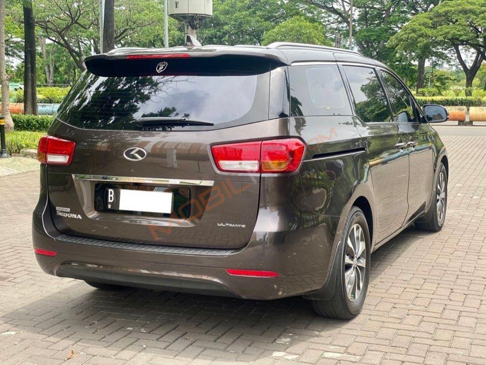 Mobil Kia Sedona 2017
