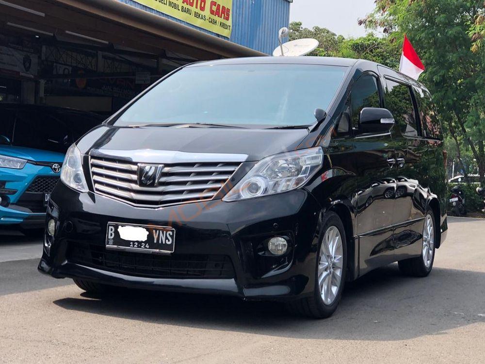 Mobil Toyota Alphard 2009